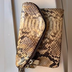 Small clutch with hand handle. Great for night out